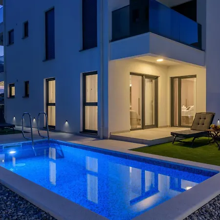 Sajn With Private Pool Apartament *