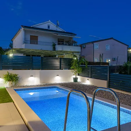 Apartament Sajn With Private Pool