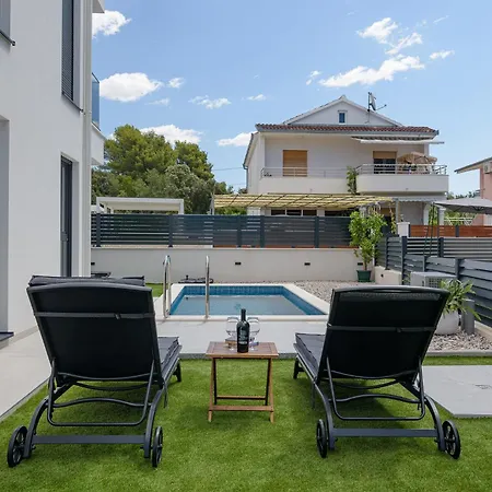Sajn With Private Pool Διαμέρισμα *