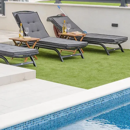 Sajn With Private Pool