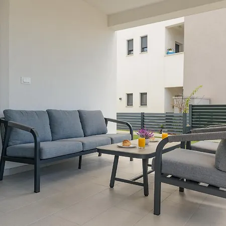 Lejlighed Sajn With Private Pool Seget Vranjica